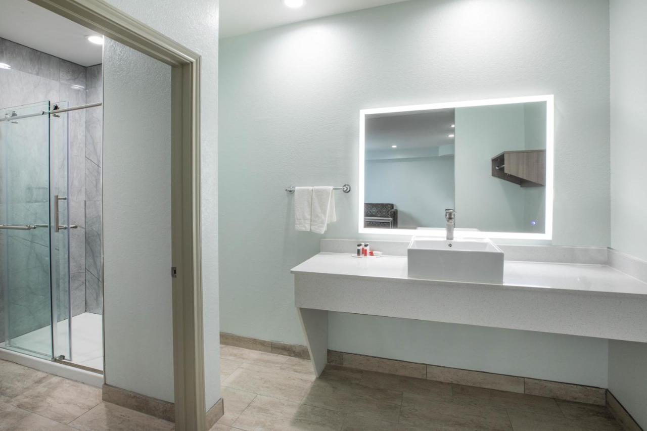 Super 8 By Wyndham Humble Houston Fallcreek Extérieur photo