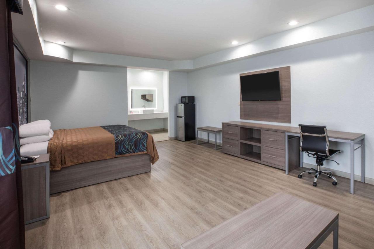 Super 8 By Wyndham Humble Houston Fallcreek Extérieur photo