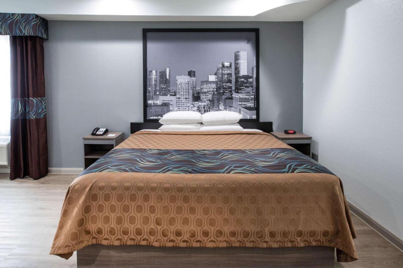 Super 8 By Wyndham Humble Houston Fallcreek Extérieur photo